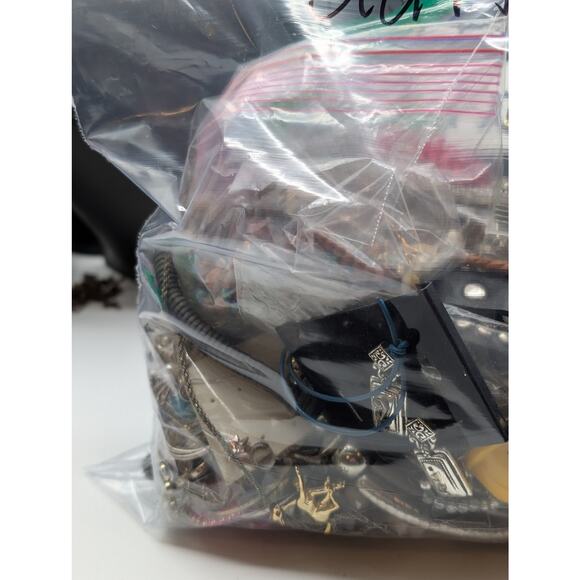 Jewelry Lot Udita Repurpose Bag Over 4 Pounds Beads & Possible Wearable Pieces - Picture 5 of 10